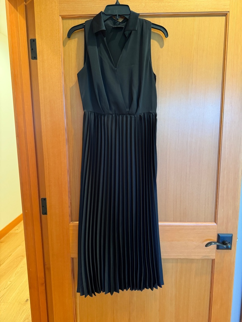 Halogen Black Sleeveless Collared Pleated Midi Dress